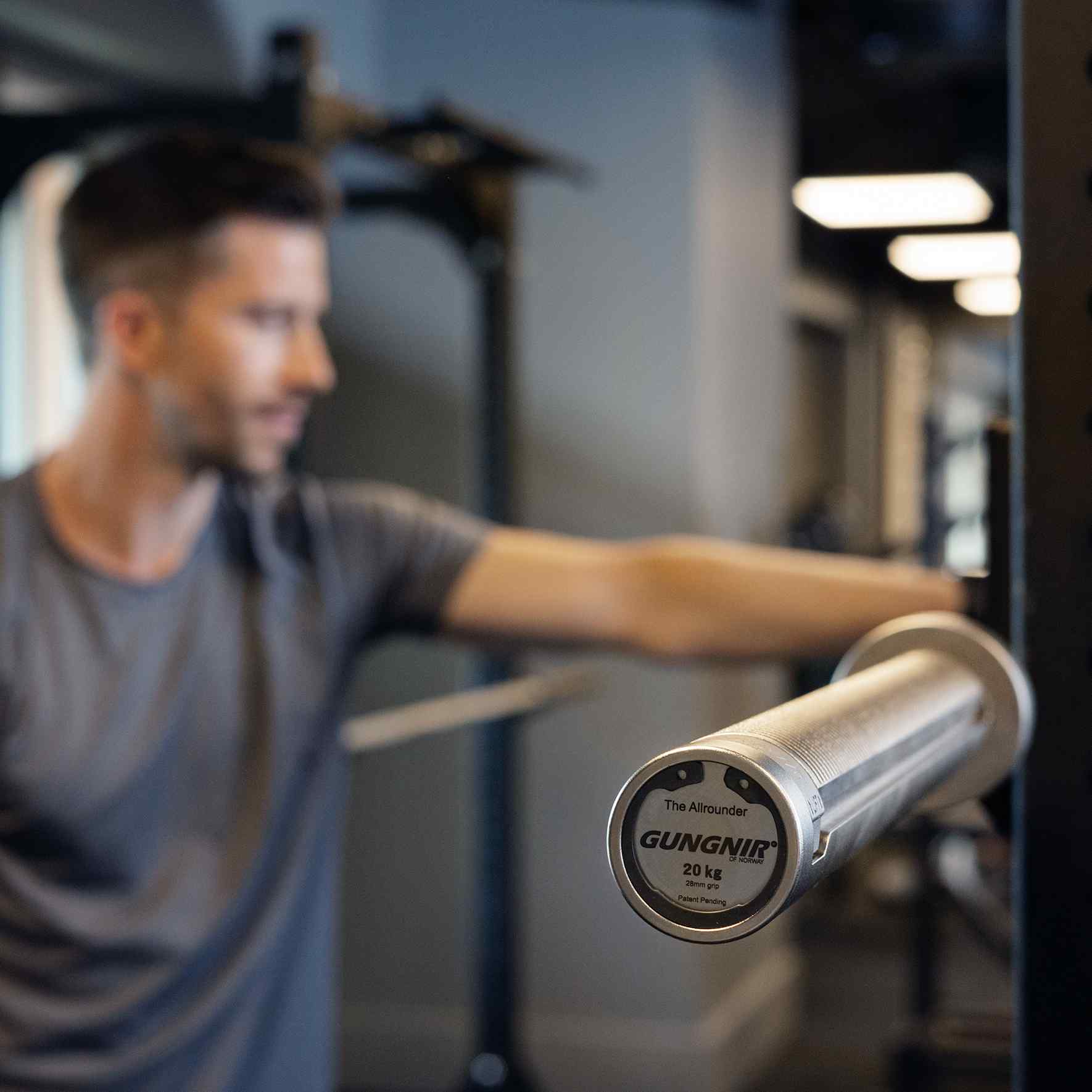 The Allrounder - 20kg Olympic barbell - a bar with built-in collars. Keep your gym tidier without clips and collars lying around. With built-in collars, you always know where to find them.